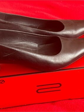 Ecco Women's Pointed Leather Pumps — Black